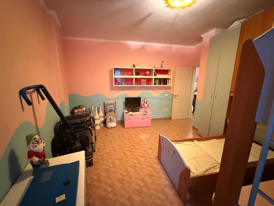 Tirane, shes apartament 2+1+Ballkon Kati 2, 106 m² 153.000 € (SHKOZE)