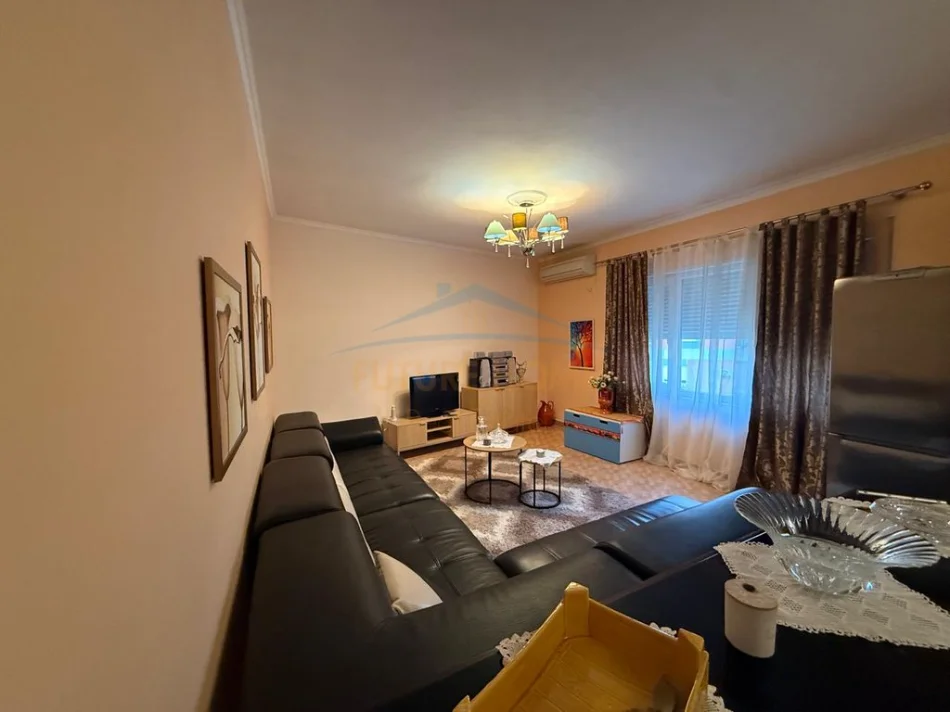 Tirane, shes apartament 2+1+Ballkon Kati 2, 106 m² 153.000 € (SHKOZE)