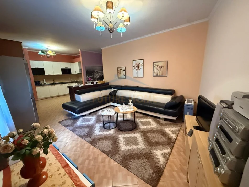 Tirane, shes apartament 2+1+Ballkon Kati 2, 106 m² 153.000 € (SHKOZE)
