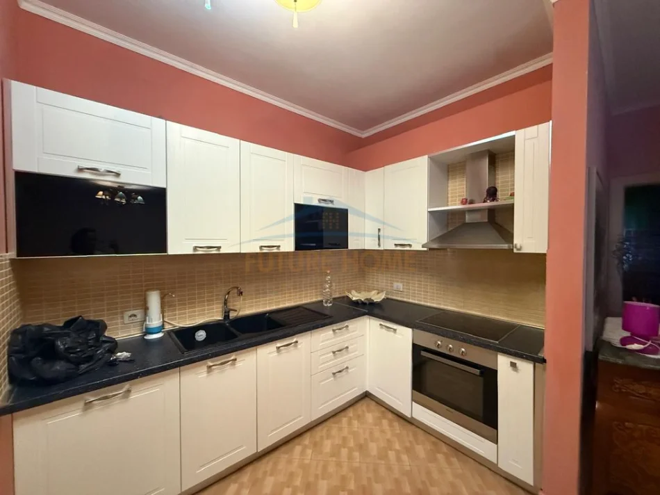 Tirane, shes apartament 2+1+Ballkon Kati 2, 106 m² 153.000 € (SHKOZE)