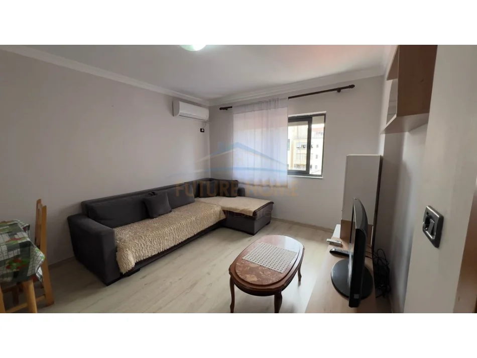 Tirane, jepet me qera apartament 1+1+Ballkon Kati 5, 60 m² 600 € (Myslym Shyri)