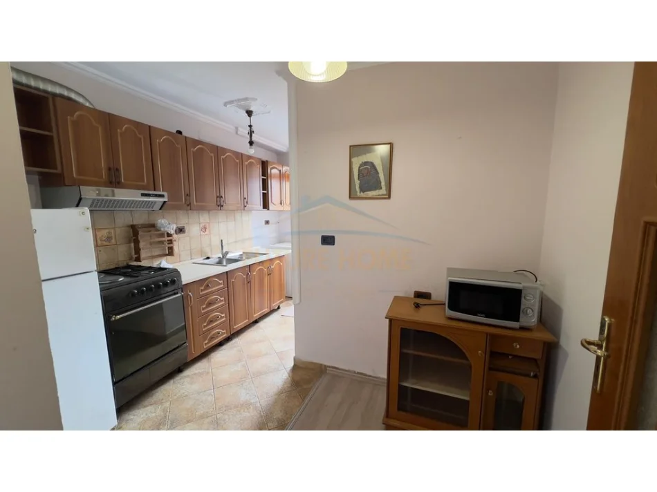 Tirane, jepet me qera apartament 1+1+Ballkon Kati 5, 60 m² 600 € (Myslym Shyri)