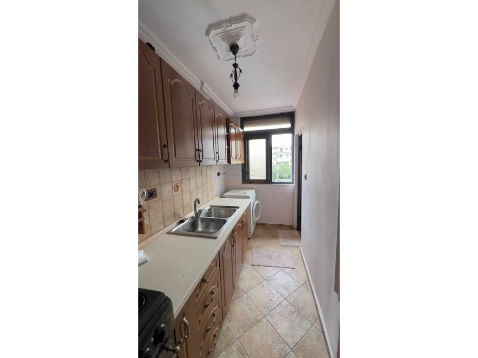 Tirane, jepet me qera apartament 1+1 Kati 5, 60 m² 600 € 