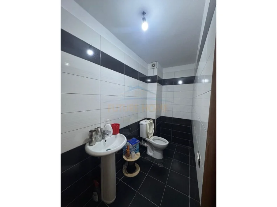 Tirane, shitet ambjent biznesi Kati 0, 40 m² 130.000 € (Unaza e re)