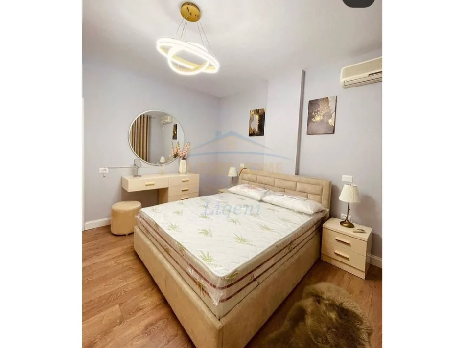 Tirane, jepet me qera apartament 2+1+Ballkon Kati 2, 85 m² 820 € (Parku)