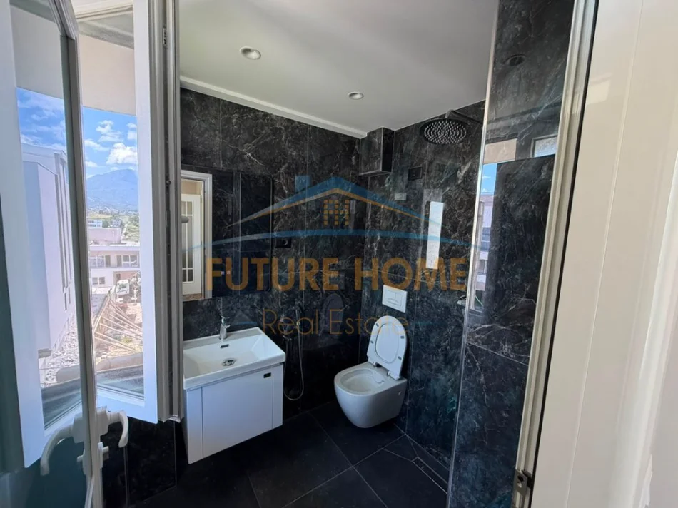 Tirane, jepet me qera apartament 2+1+Ballkon Kati 3, 75 m² 450 € (Sauk)