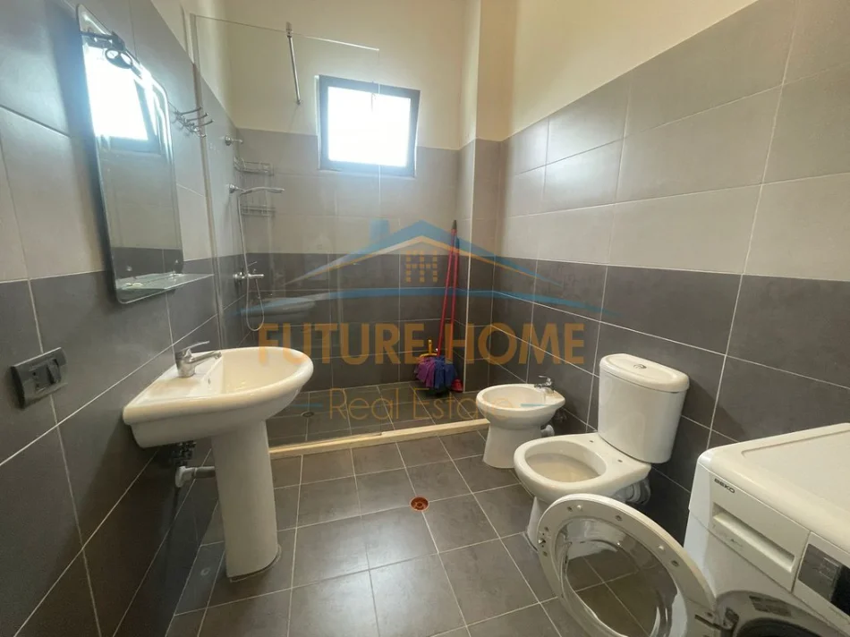 Tirane, jepet me qera apartament 1+1 Kati 1, 50 m² 450 € (SAUK)