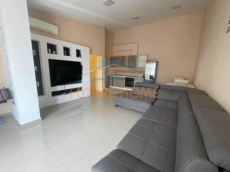 Tirane, jepet me qera apartament 1+1 Kati 1, 50 m² 450 € (SAUK)