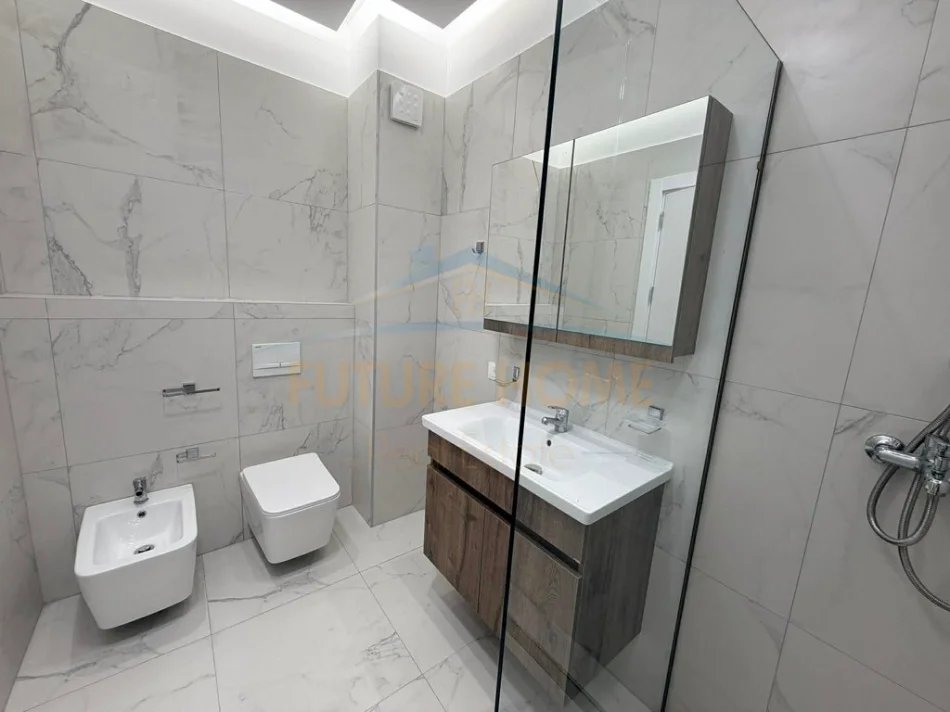 Tirane, shitet apartament 1+1+Aneks+Ballkon , 83 m² 181.000 € 