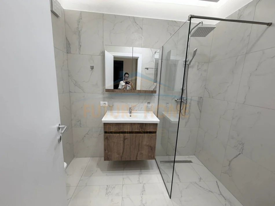 Tirane, shitet apartament 1+1+Ballkon Kati 3, 84 m² 181.000 € (Dritan Hoxha)
