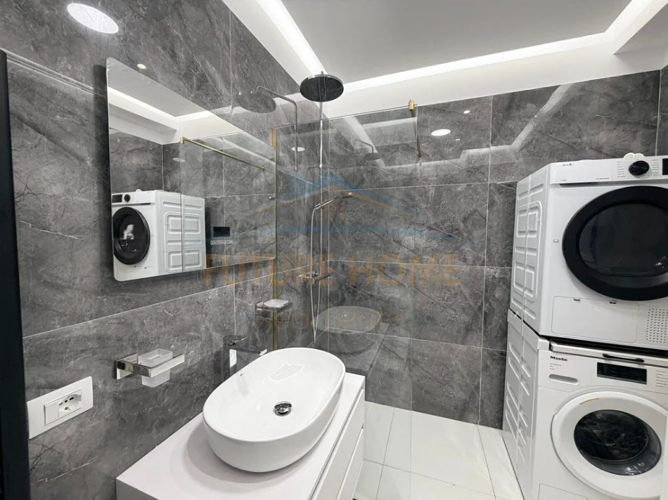 Tirane, shitet apartament 3+1+Ballkon Kati 4, 141 m² 317.000 € 
