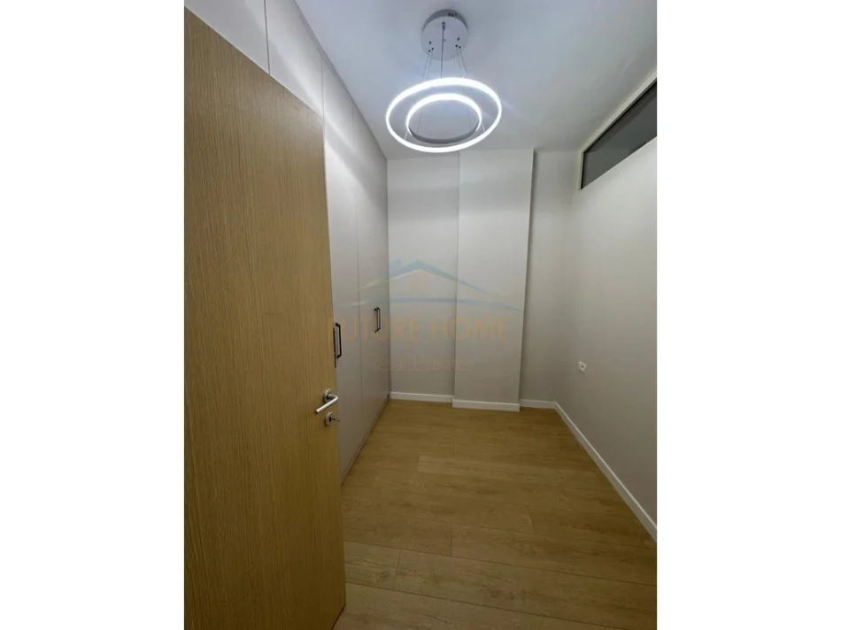 Tirane, shitet apartament 2+1+Ballkon Kati 3, 77 m² 199.000 € (Fresk)