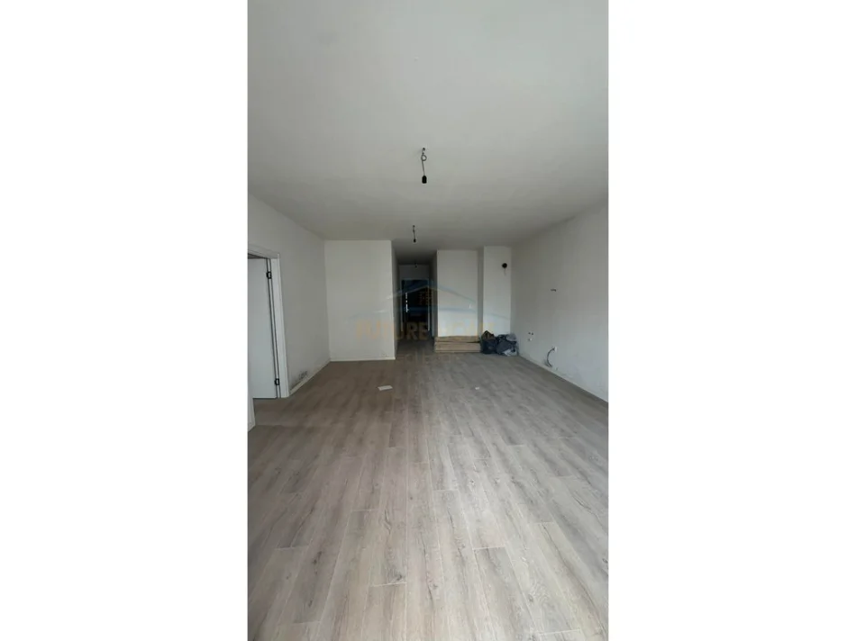 Tirane, shitet apartament 2+1+Ballkon Kati 4, 106 m² 179.000 € (Yzberisht)