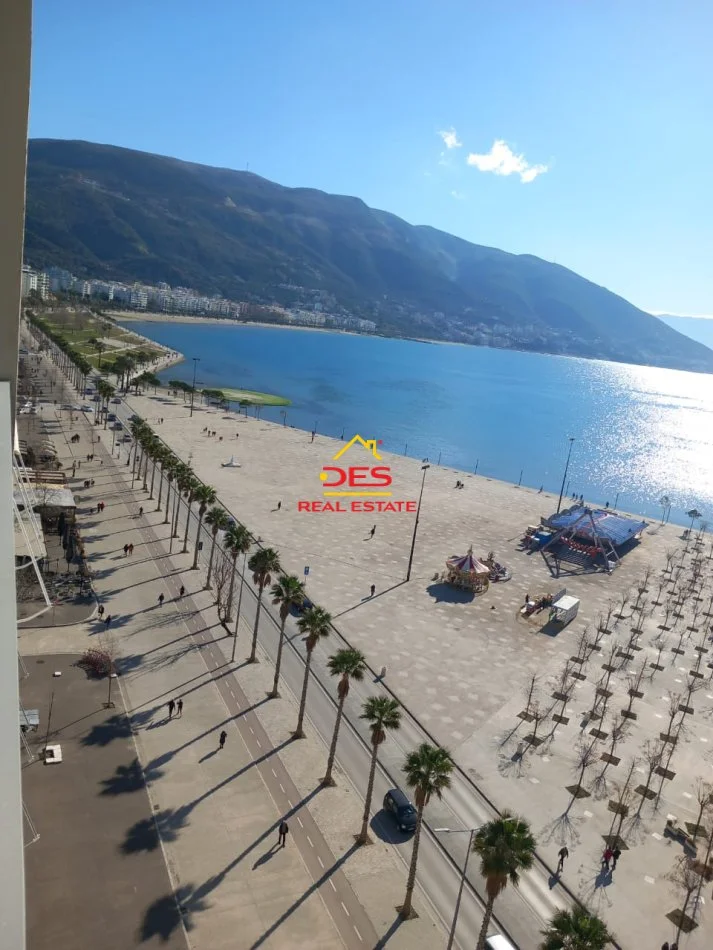 Vlore, jepet me qera apartament 2+1+Ballkon Kati 10, 105 m² 600 € (Rruga Çamëria)