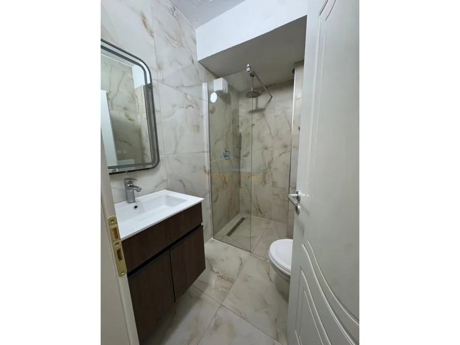 Tirane, jepet me qera 2+1 Kati 2, 85 m² 700 € (RRUGA KONGRESI I MANASTIRIT)