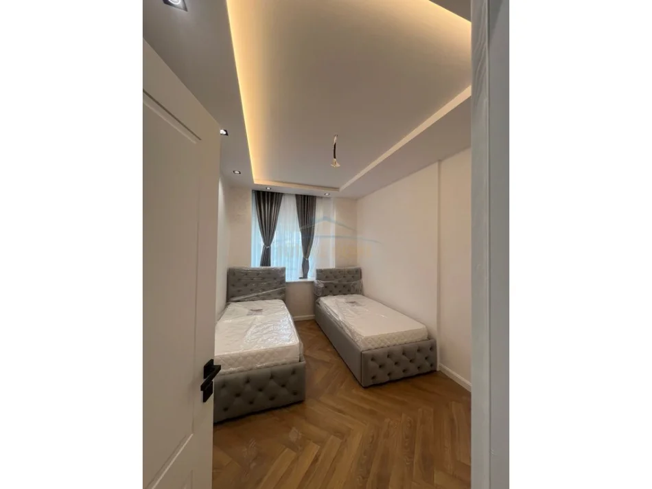 Tirane, jepet me qera apartament 3+1+Ballkon Kati 3, 93 m² 850 € (Farke)