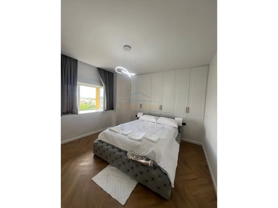 Tirane, jepet me qera apartament 3+1+Ballkon Kati 3, 93 m² 850 € (Farke)