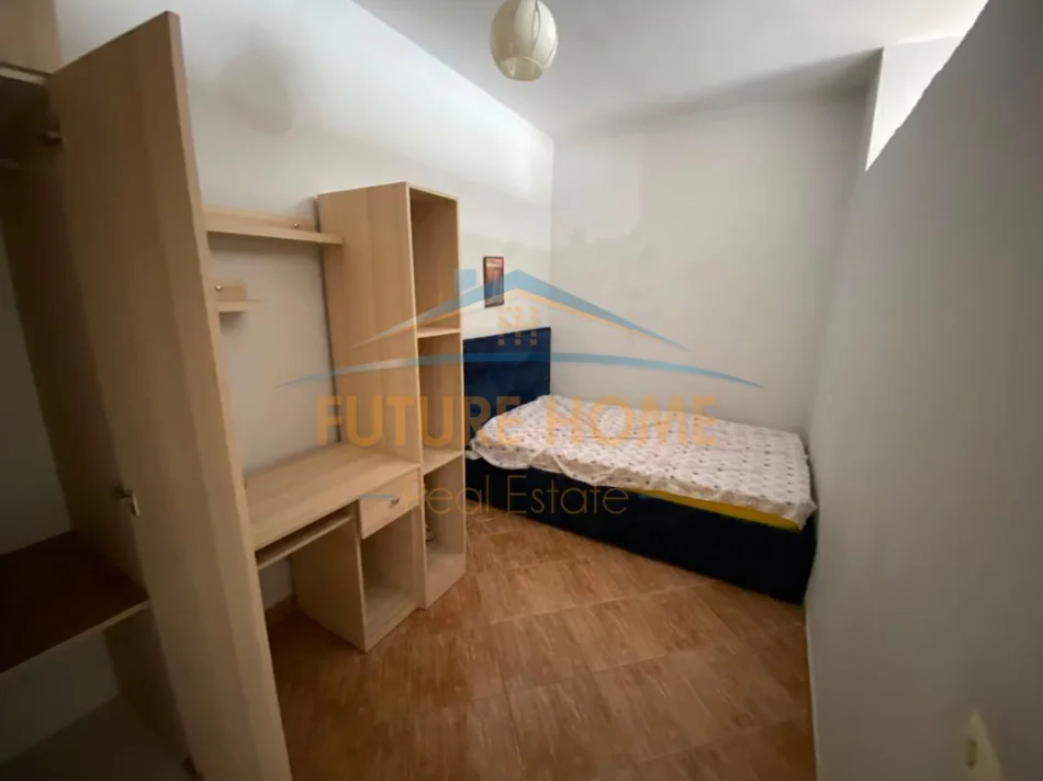 Tirane, jepet me qera apartament 3+1 Kati 5, 97 m² 600 € (DRITAN HOXHA)