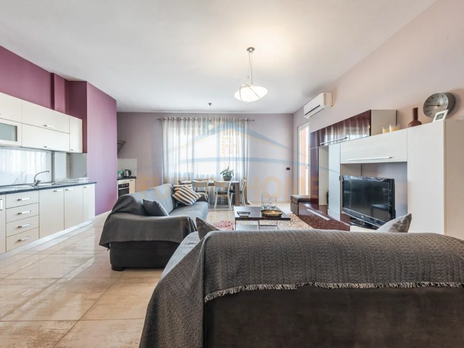 Durres, jepet me qera apartament 2+1 Kati 6, 114 m² 800 € (Bashkia, Durres)