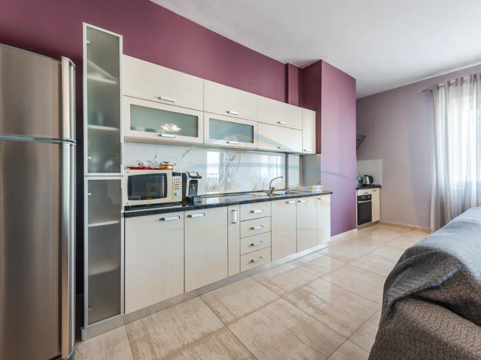Durres, jepet me qera apartament 2+1 Kati 6, 114 m² 800 € (Bashkia, Durres)