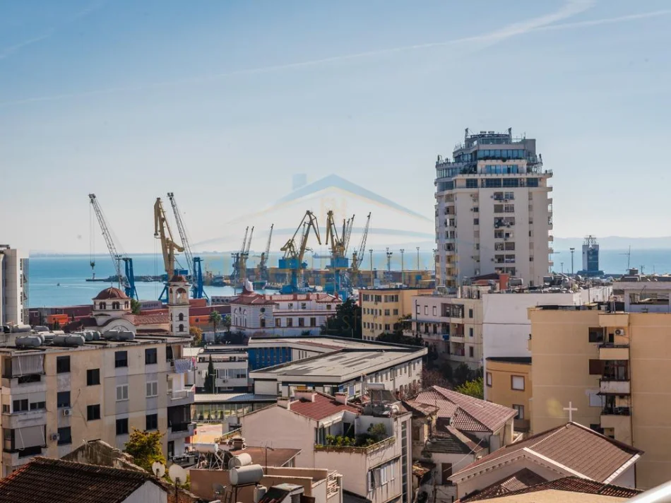 Durres, jepet me qera apartament 2+1 Kati 6, 114 m² 800 € (Bashkia, Durres)