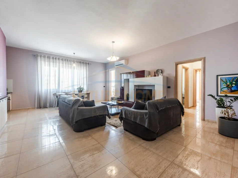 Durres, jepet me qera apartament 2+1 Kati 6, 114 m² 800 € (Bashkia, Durres)