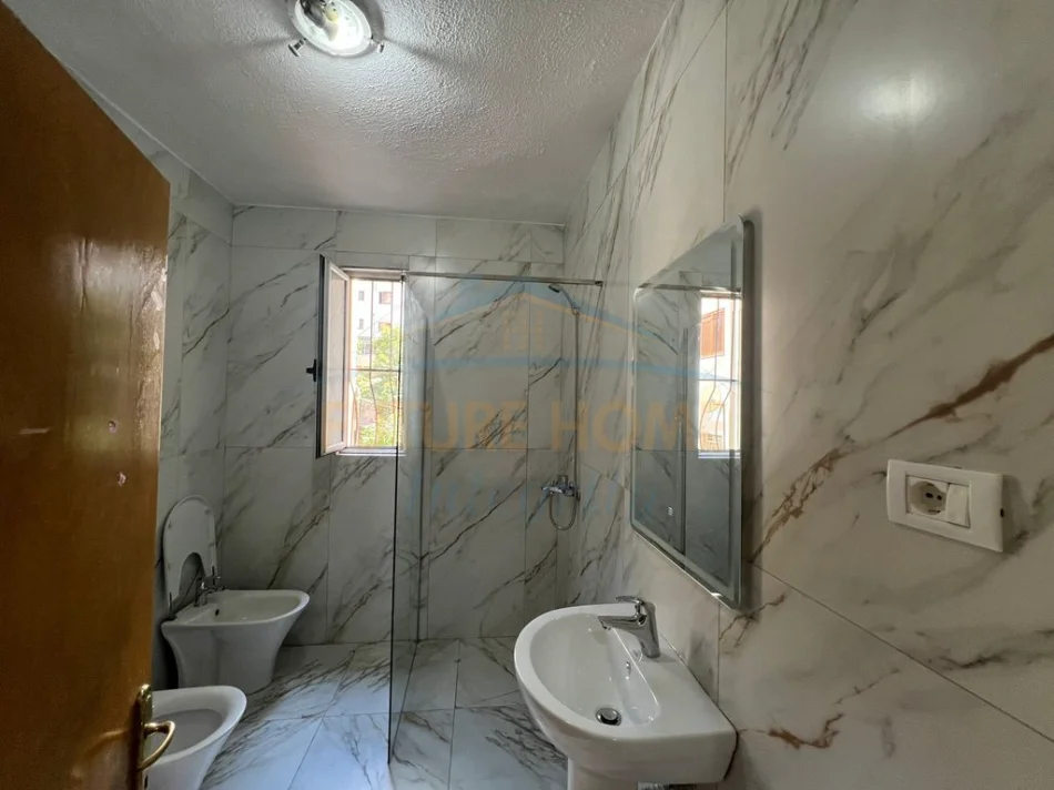 Tirane, jepet me qera apartament 2+1 Kati 1, 111 m² 650 € (Shkolla e Baletit)