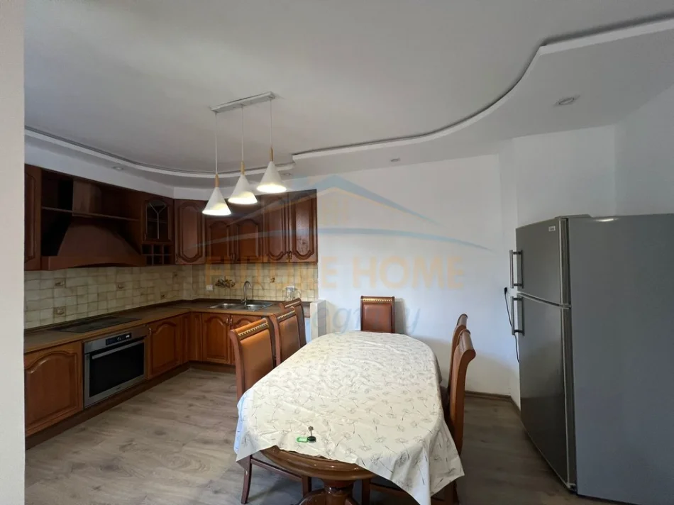 Tirane, jepet me qera apartament 2+1 Kati 1, 111 m² 650 € (Shkolla e Baletit)