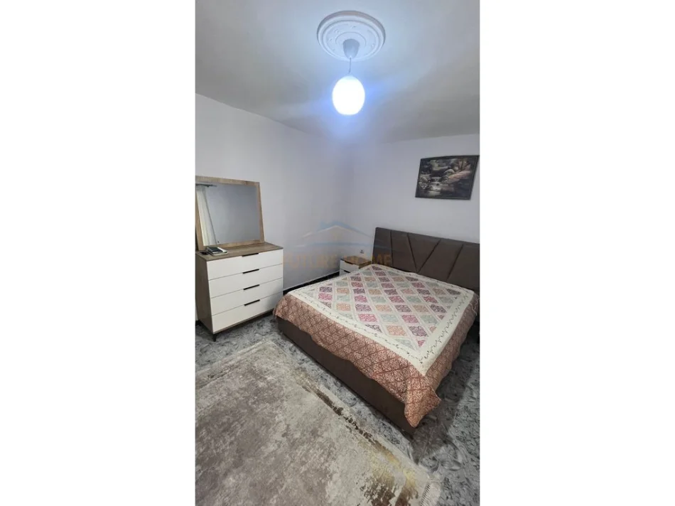 Tirane, jepet me qera apartament 1+1+Ballkon Kati 1, 51 m² 500 € (Selvia)