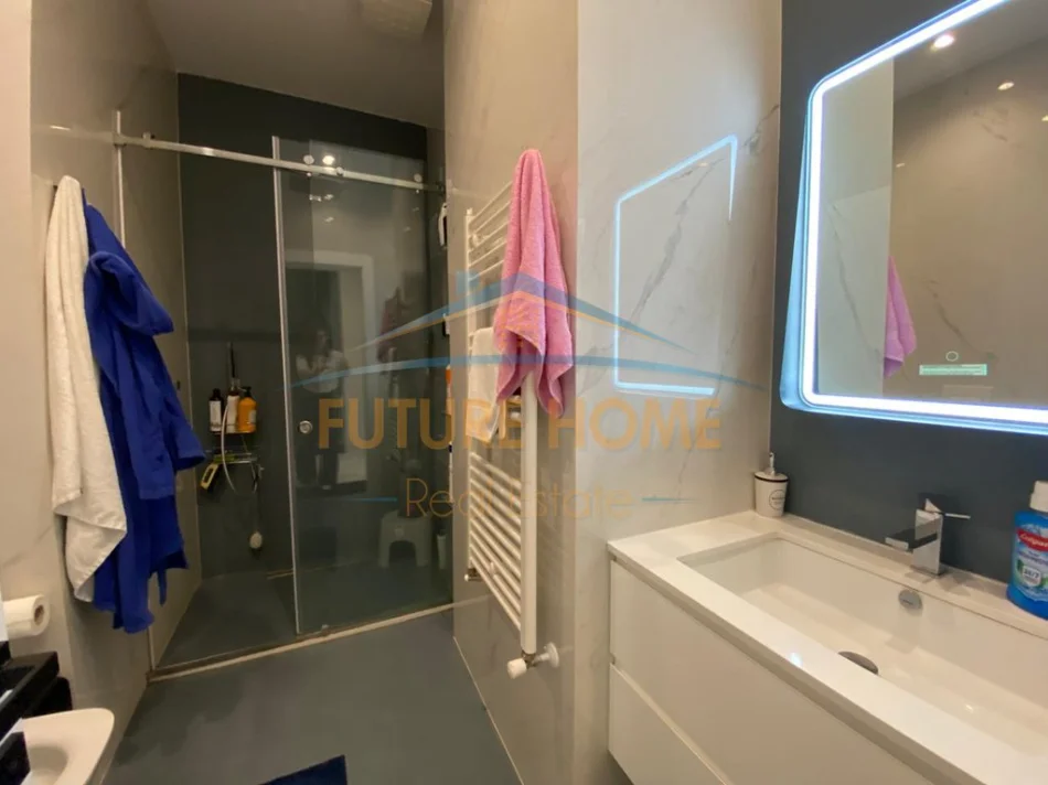 Tirane, shes apartament 3+1+Ballkon , 307 m² 