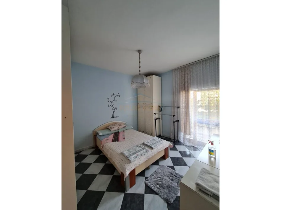 Qira, Vilë 3-katëshe, Komplesi Grand,Ish-Tregu Elektrik 0696069906