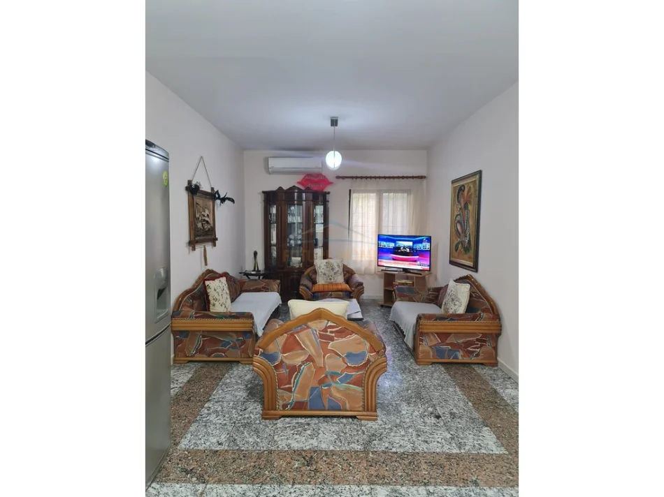 Qira, Vilë 3-katëshe, Komplesi Grand,Ish-Tregu Elektrik 0696069906