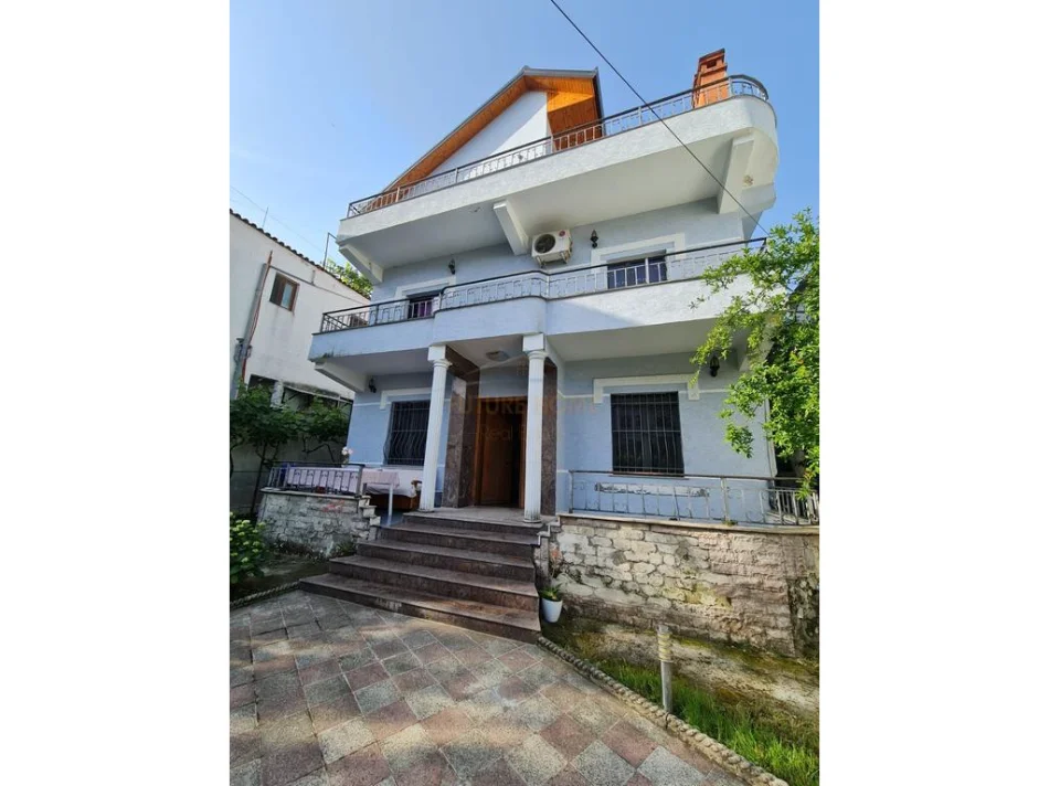Qira, Vilë 3-katëshe, Komplesi Grand,Ish-Tregu Elektrik 0696069906