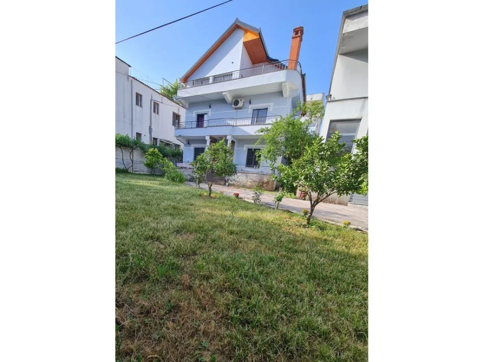 Qira, Vilë 3-katëshe, Komplesi Grand,Ish-Tregu Elektrik 0696069906