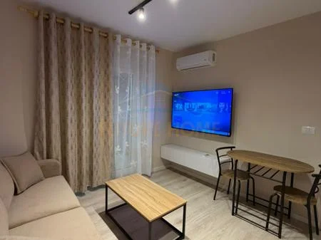 Tirane, jepet me qera apartament 1+1+Ballkon Kati 1, 55 m² 450 € (oxhaku)