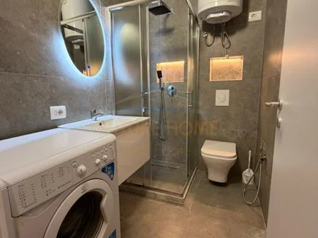 Tirane, jepet me qera apartament 1+1+Ballkon Kati 1, 55 m² 450 € (oxhaku)