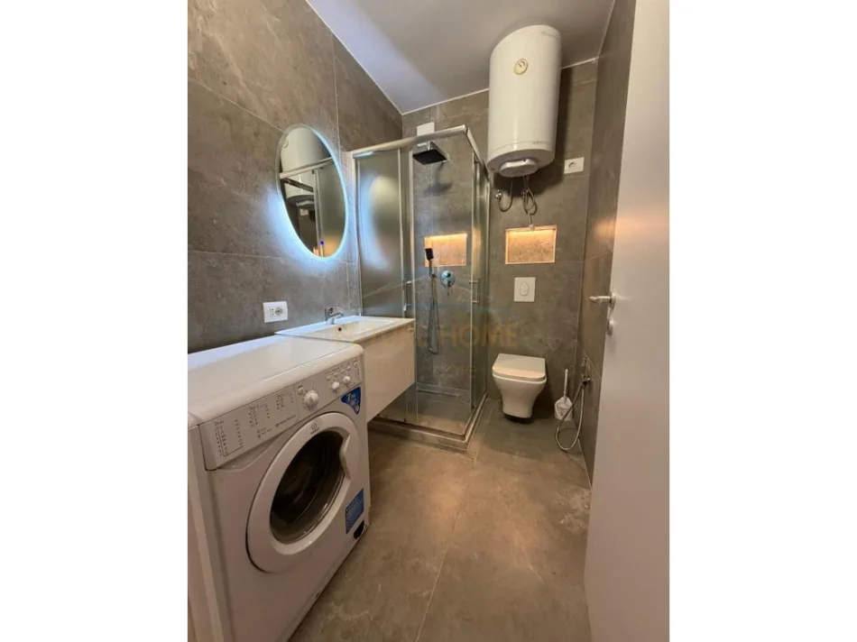 Tirane, jepet me qera apartament 1+1+Ballkon Kati 1, 55 m² 474 € (oxhaku)