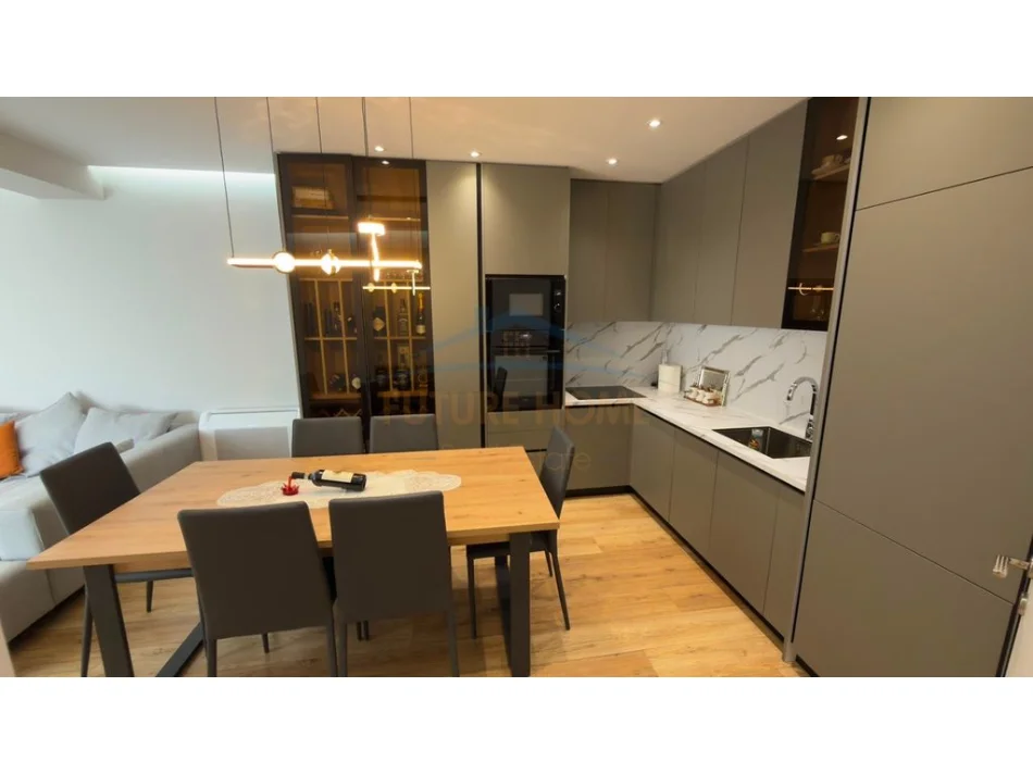 Tirane, jepet me qera apartament 2+1+Ballkon Kati 2, .Empire69941
