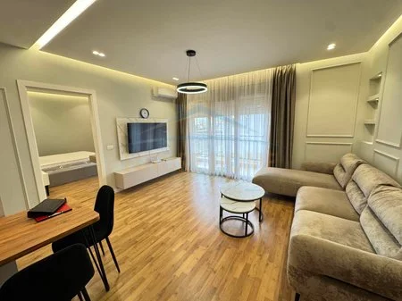 Tirane, jepet me qera apartament 1+1+Ballkon Kati 10, 65 m² 650 € (Fusha e Aviacionit)