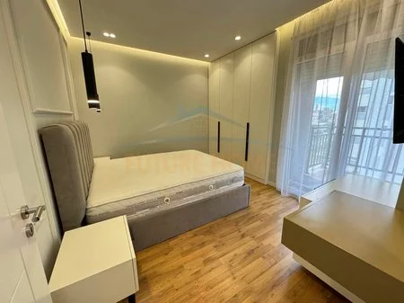Tirane, jepet me qera apartament 1+1+Ballkon Kati 10, 65 m² 650 € (Fusha e Aviacionit)