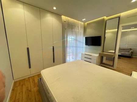 Tirane, jepet me qera apartament 1+1+Ballkon Kati 10, 65 m² 650 € (Fusha e Aviacionit)