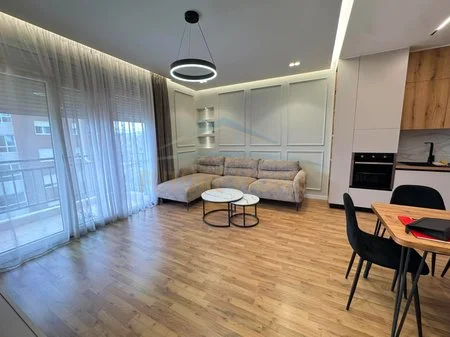 Tirane, jepet me qera apartament 1+1+Ballkon Kati 10, 65 m² 650 € (Fusha e Aviacionit)