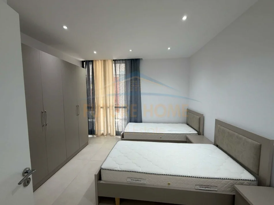 Tirane, jepet me qera apartament 2+1+Ballkon Kati 5, 114 m² 843 € (21 Dhjetori)