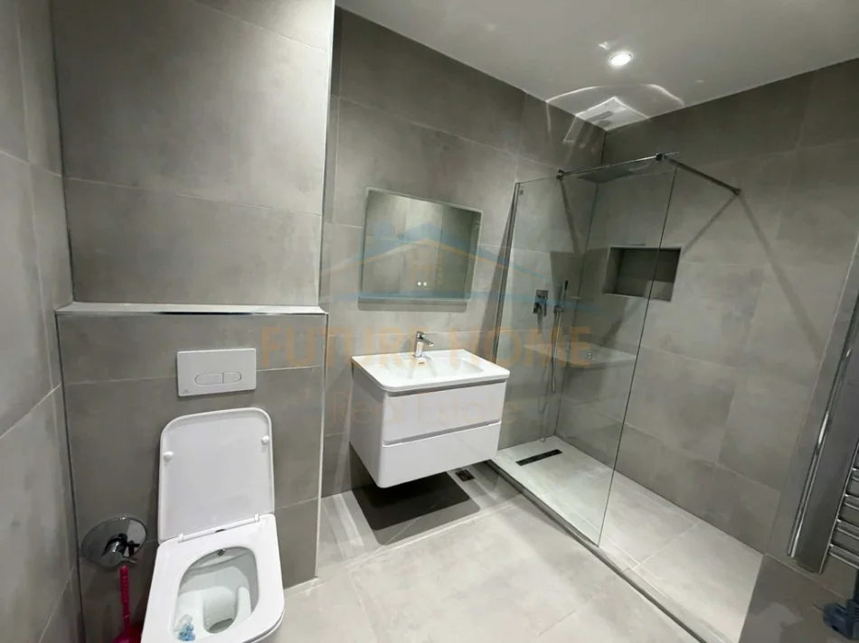 Tirane, jepet me qera apartament 2+1+Ballkon , 116 m² 843 € (21 Dhjetori)
