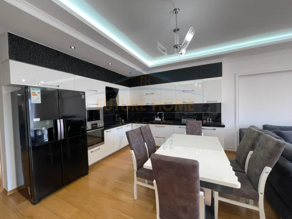 Tirane, jepet me qera apartament 2+1+Ballkon Kati 3, 112 m² 950 € (Liqeni i Thate)