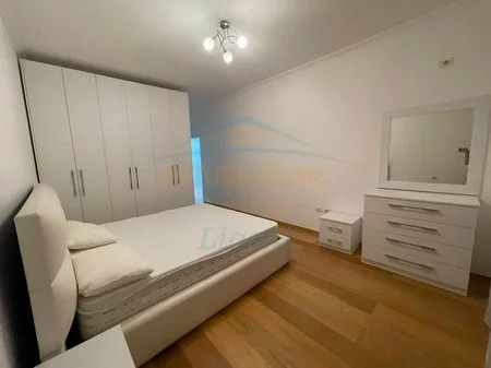 Tirane, jepet me qera apartament 2+1 Kati 3, 125 m² 950 € 