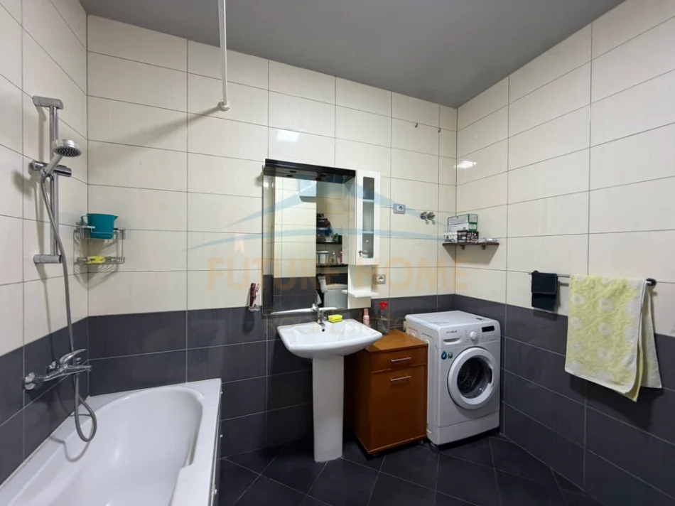 Tirane, shitet apartament 2+1+Ballkon Kati 5, 369.998 € (Rruga Jordan Misja)