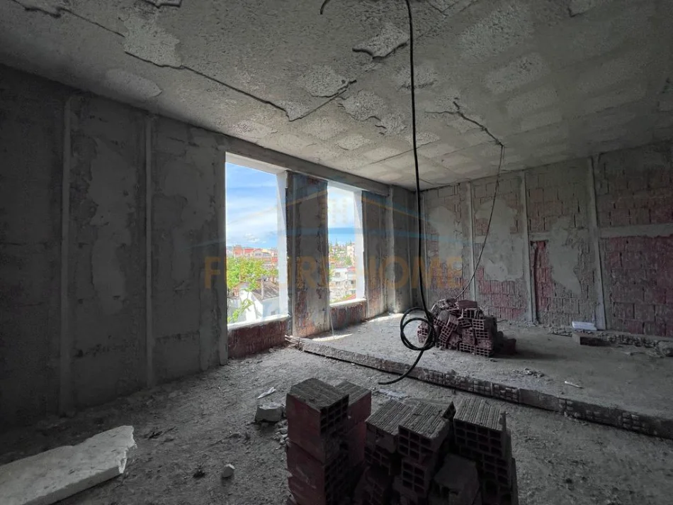 Tirane, shitet apartament 2+1+Ballkon Kati 4, 111 m² 176.800 € (Ali Demi, Rruga Idriz Dollaku)
