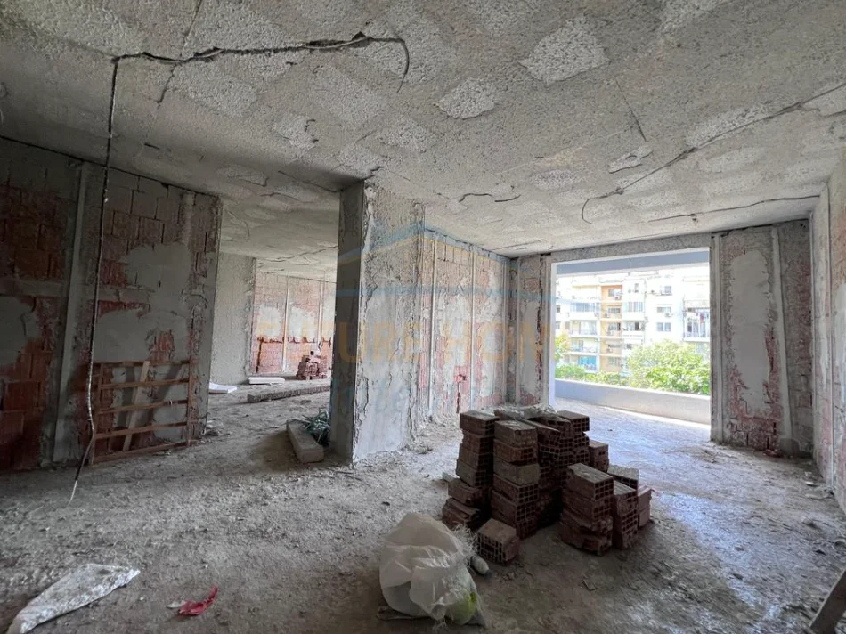 Tirane, shitet apartament 1+1+Ballkon Kati 4, 110 m² 176.800 € (Ali Demi, rruga Idriz Dollaku)