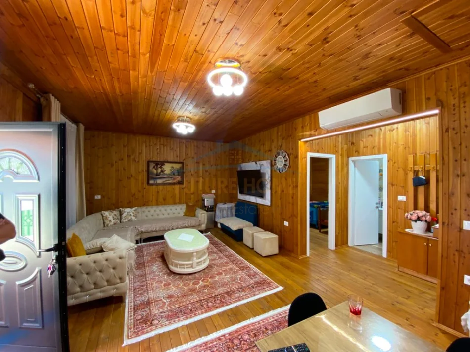 Kamez , jepet me qera Vile 1 Katshe , 930 m² (Liqeni i Cerkezes )